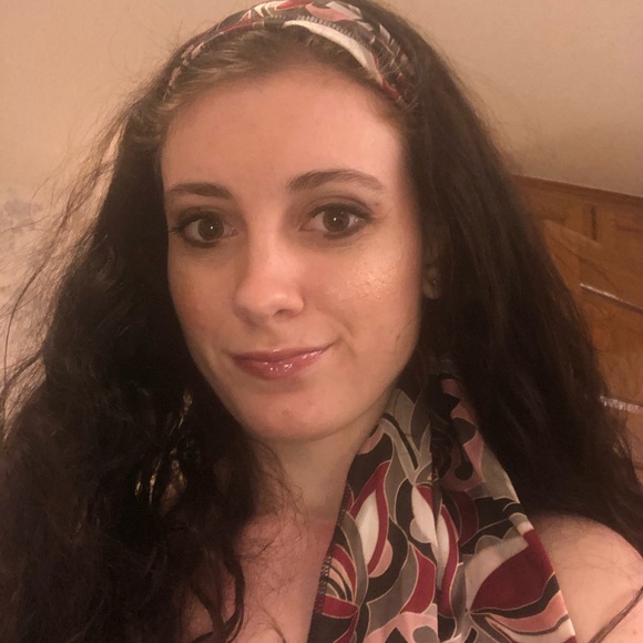 Meet your Posher, Rachael - Picture 1 of 3